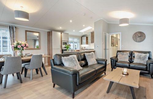 Galston Casa | 2 Bed in Moscow 94573