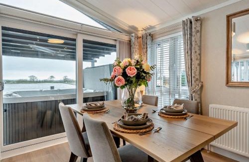 Galston Casa | 2 Bed in Moscow 94573