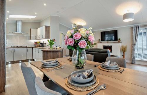 Galston Casa | 2 Bed in Moscow 94573