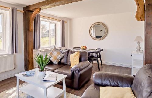 Newport Casa | 2 Bed in Newport 90244