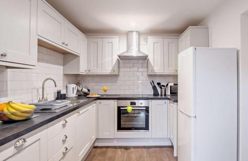 Newport Casa | 2 Bed in Newport 90244