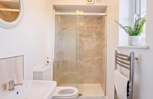 Newport Casa | 2 Bed in Newport 90244