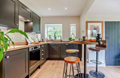 Richmond Casa | 2 Bed in Richmond 94752