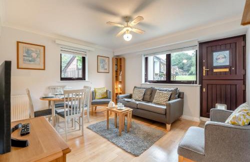 Pevensey Casa | 2 Bed in Stone Cross oc-g33059