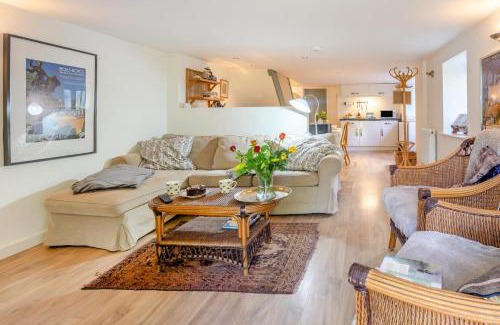 Monmouth Casa | 2 Bed in The Hendre oc-h33314