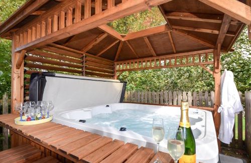 Truro Casa | 2 Bed in Truro LJASM