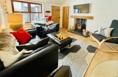 Stirling Casa | 2 bed lodge with private hot tub in Aviemore