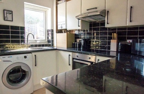 Farnworth Casa | 2 bed luxury cosy home in Manchester