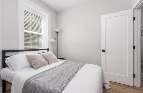 Pueblo Apartamento | 2-Bed Modern Apt in the heart of Pueblo with work space
