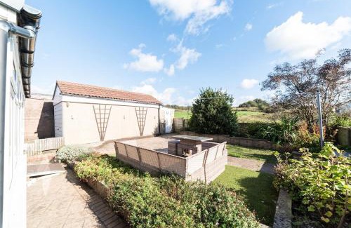 Darwen Casa | 2 Bed Modern Bungalow in Darwen, Garden & Parking