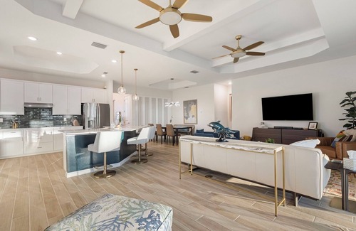 Venice Casa | 2-bed, office, 2.5 Bth Home w/ Saltwater Pool, hot tub in WP Golf & Country Club