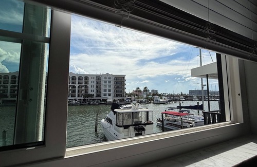 Island Estate Condominio | 2 bed one bath/furnished, laundry on site carport pool boat docks in clearwater