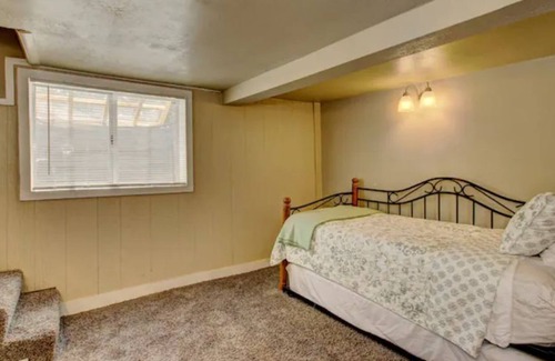Depot Bench Casa | 2 bed Pet-Friendly in Great Central Boise location