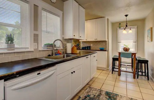 Depot Bench Casa | 2 bed Pet-Friendly in Great Central Boise location