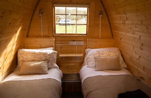 Omagh Casa | 2 Bed Pod Cabin-Sleeps 2-Pets-Garden-Mtn View