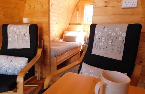 Omagh Casa | 2 Bed Pod Cabin-Sleeps 2-Pets-Garden-Mtn View