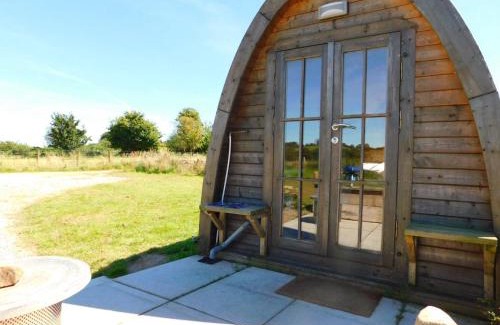 Omagh Casa | 2 Bed Pod Cabin-Sleeps 2-Pets-Garden-Mtn View