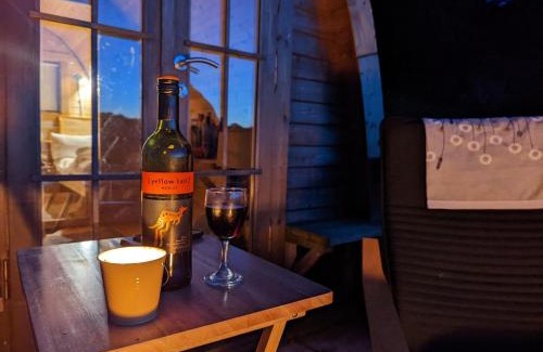 Omagh Casa | 2 Bed Pod Cabin-Sleeps 2-Pets-Garden-Mtn View