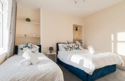 Bonnington Casa | 2 Bed Property, sleeps 5, free parking, near city centre