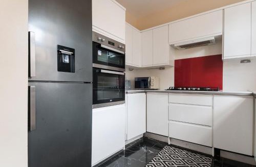 Bonnington Casa | 2 Bed Property, sleeps 5, free parking, near city centre