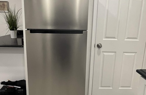 Elmont Apartamento | 2 bed room apartment w/parking.