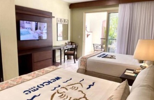 Los Cabos Complejo | 2 Bed Room Ocean and City views sleeps 6: Villa Arco: Cabo 1/25/25 to 2/1/2025