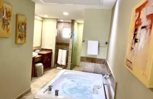 Los Cabos Complejo | 2 Bed Room Ocean and City views sleeps 6: Villa Arco: Cabo 1/25/25 to 2/1/2025