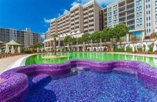 Sunny Beach Apartamento | 2 Bed, Royal Beach Barcelo Hotel