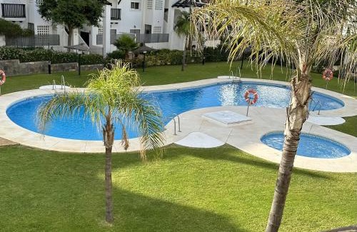 San Luis de Sabinillas Apartamento | 2 Bed-Sleeps 4-Private Patio-Pool-AirCon