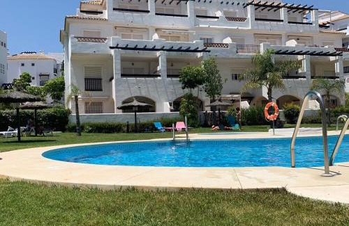San Luis de Sabinillas Apartamento | 2 Bed-Sleeps 4-Private Patio-Pool-AirCon