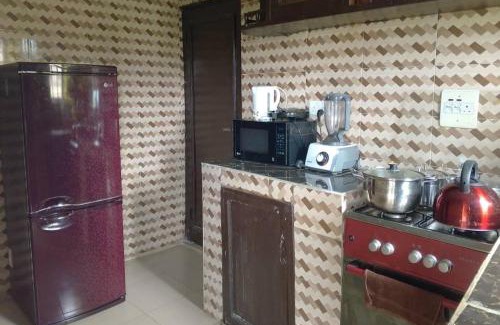 Benin City Apartamento | 2 Bed-Sleeps 4-Free Parking-AirCon