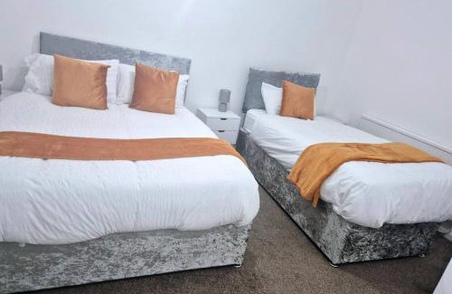 Ashton-under-Lyne Casa | 2-Bed - Sleeps 6 - Free Parking