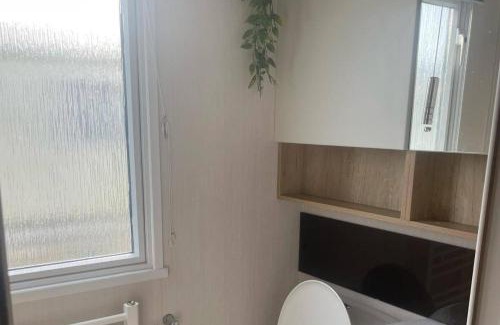 Coldingham Casa | 2 Bed-Sleeps 6-Patio-Parking-Pet Friendly