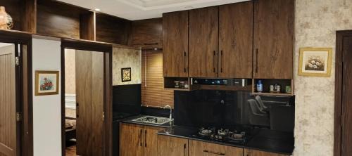 Lahore Apartamento | 2 bed Stylish Furnished Apartments at Prime Location