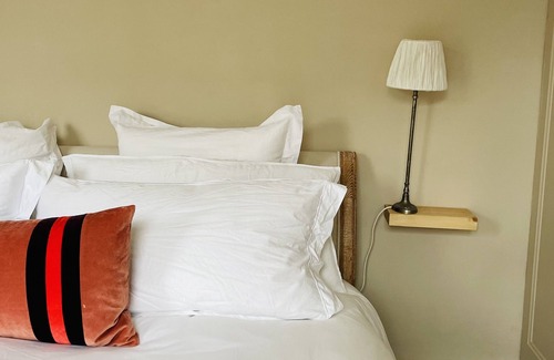 Golborne Casa | 2 bed Victorian townhouse Queens Park, Westminster, 5 mins from Portobello rd