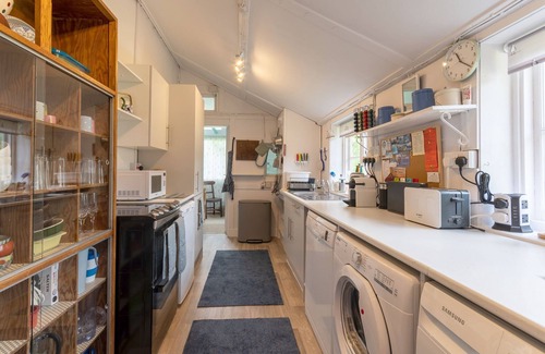 Stalham Cabaña | 2 bed waterside Victorian cottage with moorings & fishing