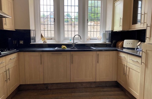 Shaldon Casa | 2 bed wing ON the beach in historic building. Quaint level seaside village.
