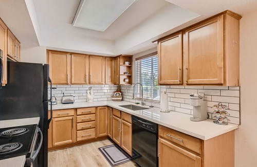 Paradise Valley Village Condominio | 2 Bedrm/2Bath Condo In The Paradise Village Area w/ 20% Multiple Month Discount