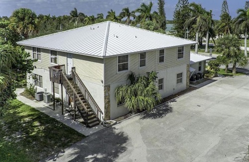 Fort Pierce Apartamento | 2 Bedroom-1.5 Bath Apartment Steps away from Beach & Inlet d
