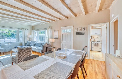 Northeast Carmel Casa | 2 bedroom ,1.5 bath Beach Cottage Close to Downtown Carmel