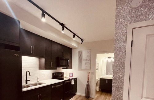 Fort Gary Condominio | 2 bedroom 1.5 bath entire condo + glitter wall + free parking