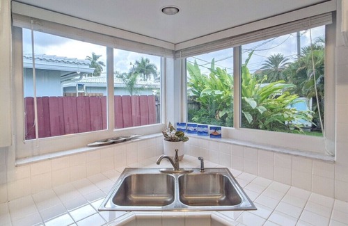 Middle River Terrace Casa | 2 bedroom, 1 bathroom home, 2 kayaks, around the corner from neighborhood dock
