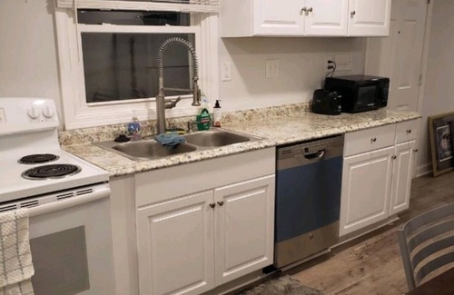 Apex Casa | 2 bedroom 1 bath. 8 minutes from Downtown Apex