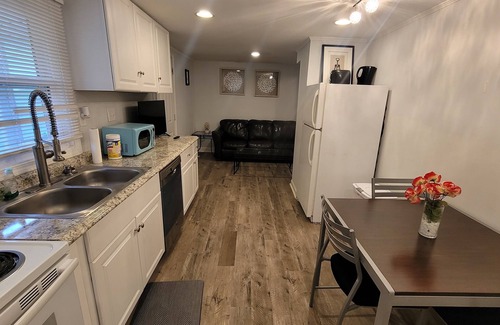 Apex Casa | 2 bedroom 1 bath. 8 minutes from Downtown Apex