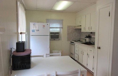 Ship Bottom Apartamento | 2 bedroom 1 bath oceanfront garage apartment in Ship Bottom
