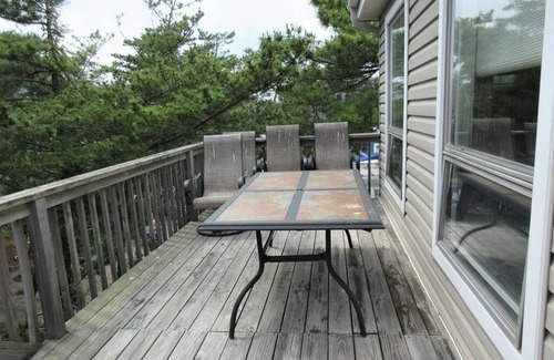 Ship Bottom Apartamento | 2 bedroom 1 bath oceanfront garage apartment in Ship Bottom