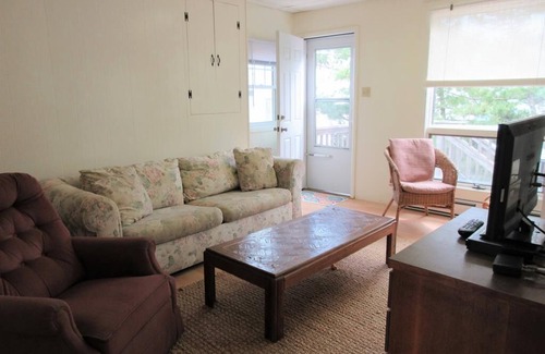 Ship Bottom Apartamento | 2 bedroom 1 bath oceanfront garage apartment in Ship Bottom