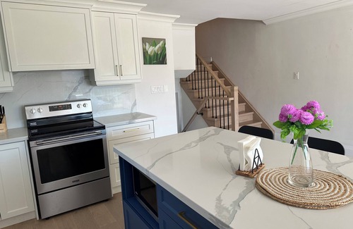 Mississauga Casa | 2 Bedroom 1 Bathroom house with self check in