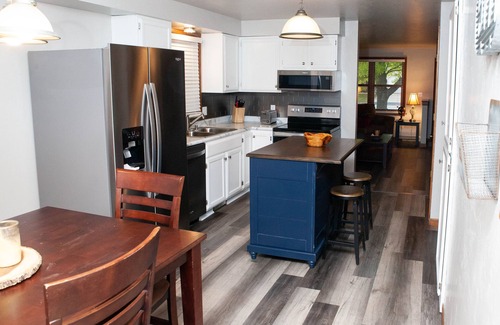 Bellevue Casa | 2 Bedroom, 1 Bathroom Convenient Green Bay Getaway