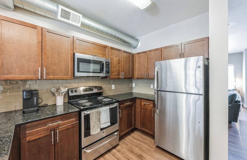North Broadway - Holiday Apartamento | 2 Bedroom 2.5 Bath Apt, Gym, King Beds, Garage 203
